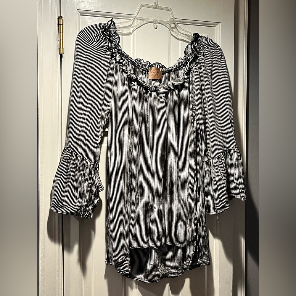 Women’s FOREVER GRACE Black & White Striped Off Shoulder Blouse Sz L